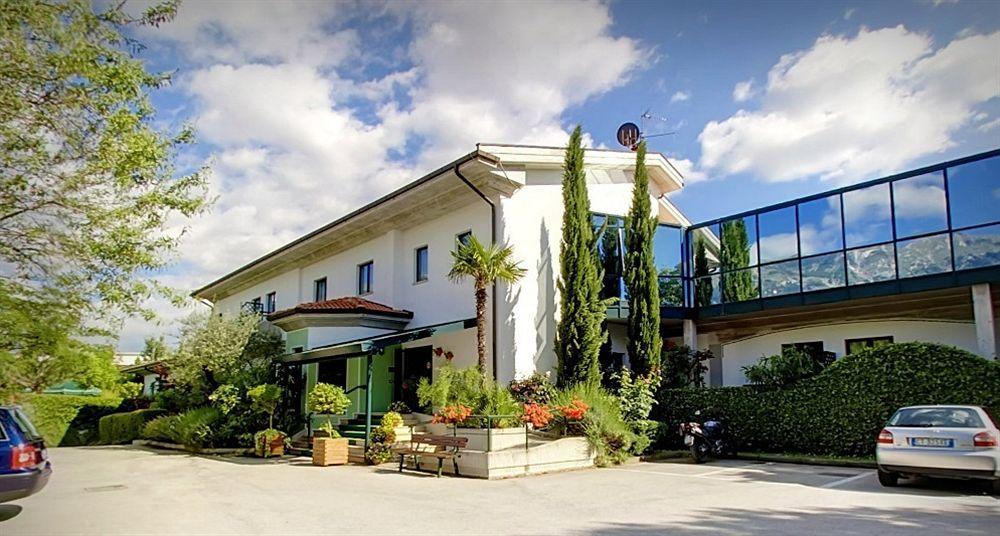 Hotel Santacroce Meeting Сульмона Экстерьер фото