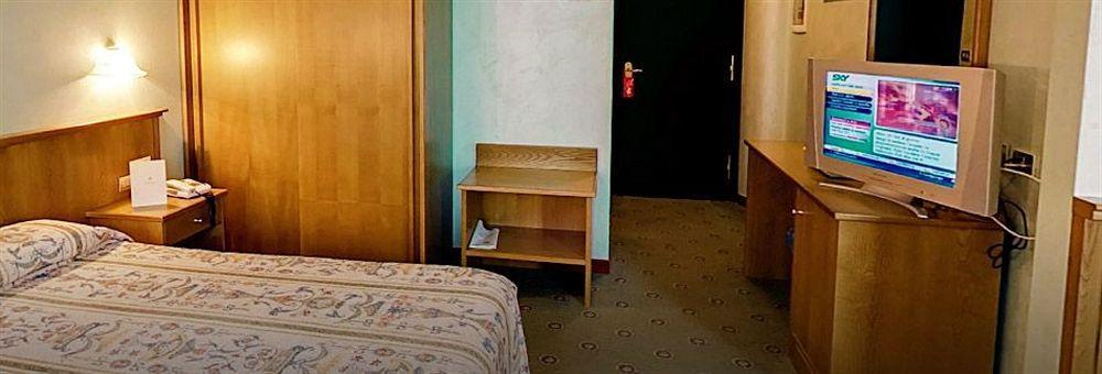 Hotel Santacroce Meeting Сульмона Экстерьер фото