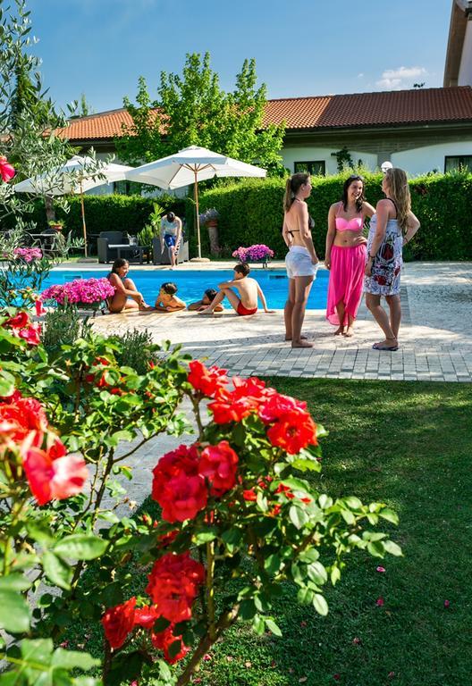 Hotel Santacroce Meeting Сульмона Экстерьер фото