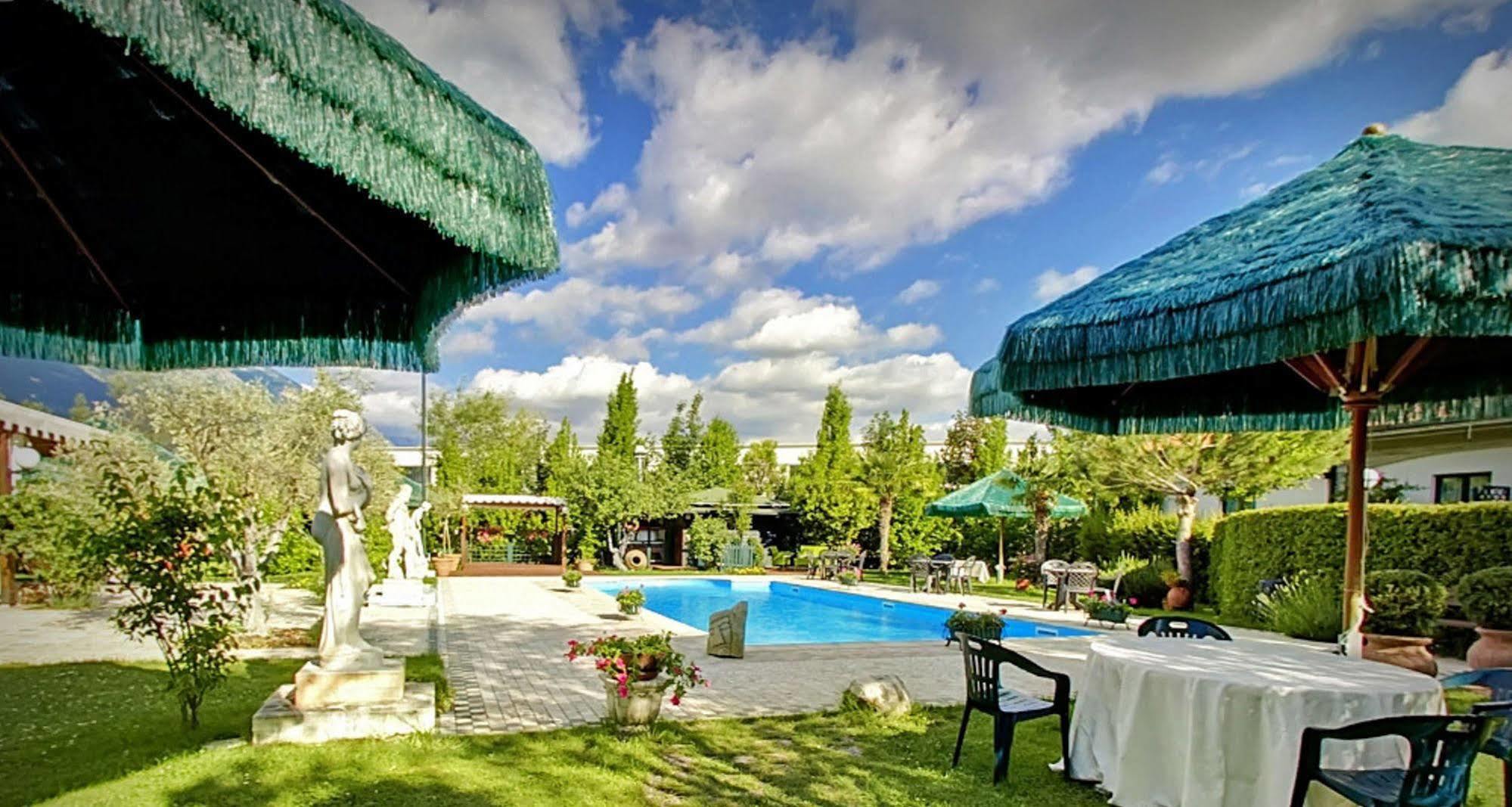 Hotel Santacroce Meeting Сульмона Экстерьер фото